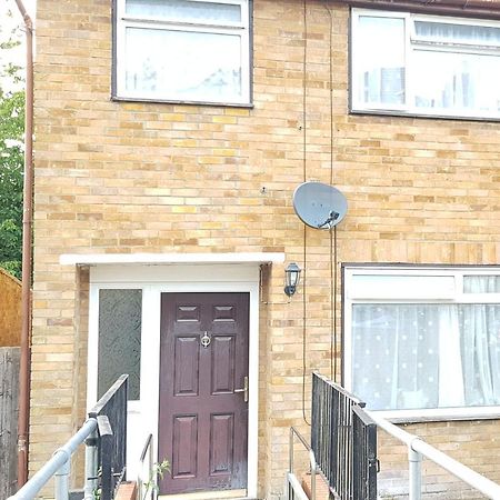 61 Baker Street Apartment Luton  Bagian luar foto