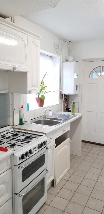 61 Baker Street Apartment Luton  Bagian luar foto