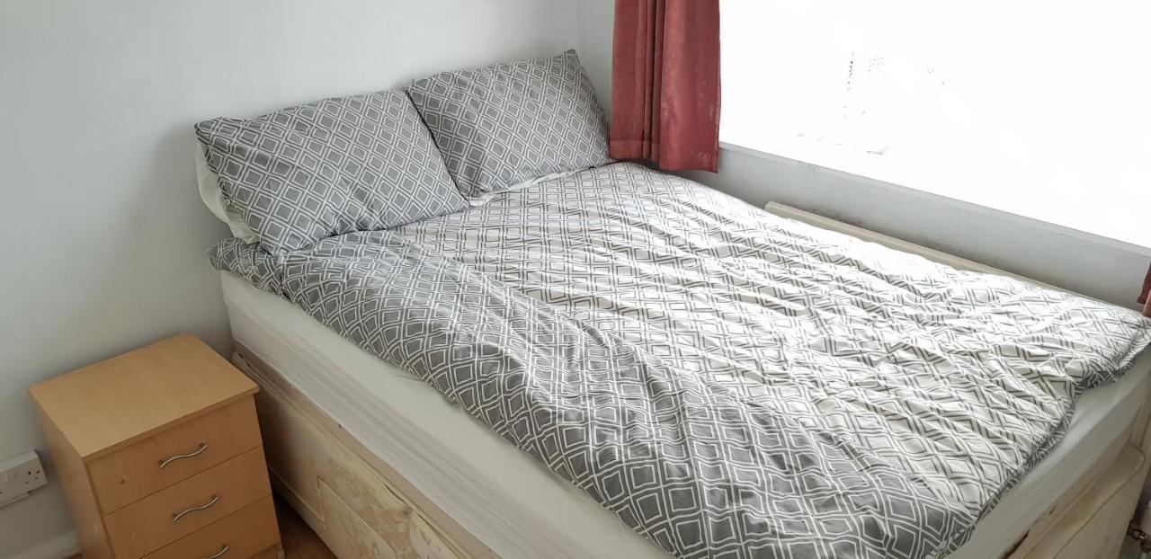 61 Baker Street Apartment Luton  Bagian luar foto